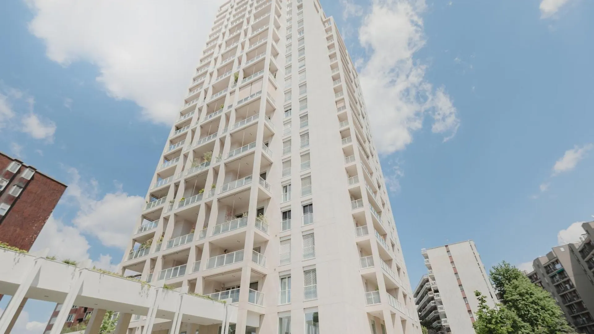 Gohost - Skyline Apartment Walking Distance From Central Station Μιλάνο