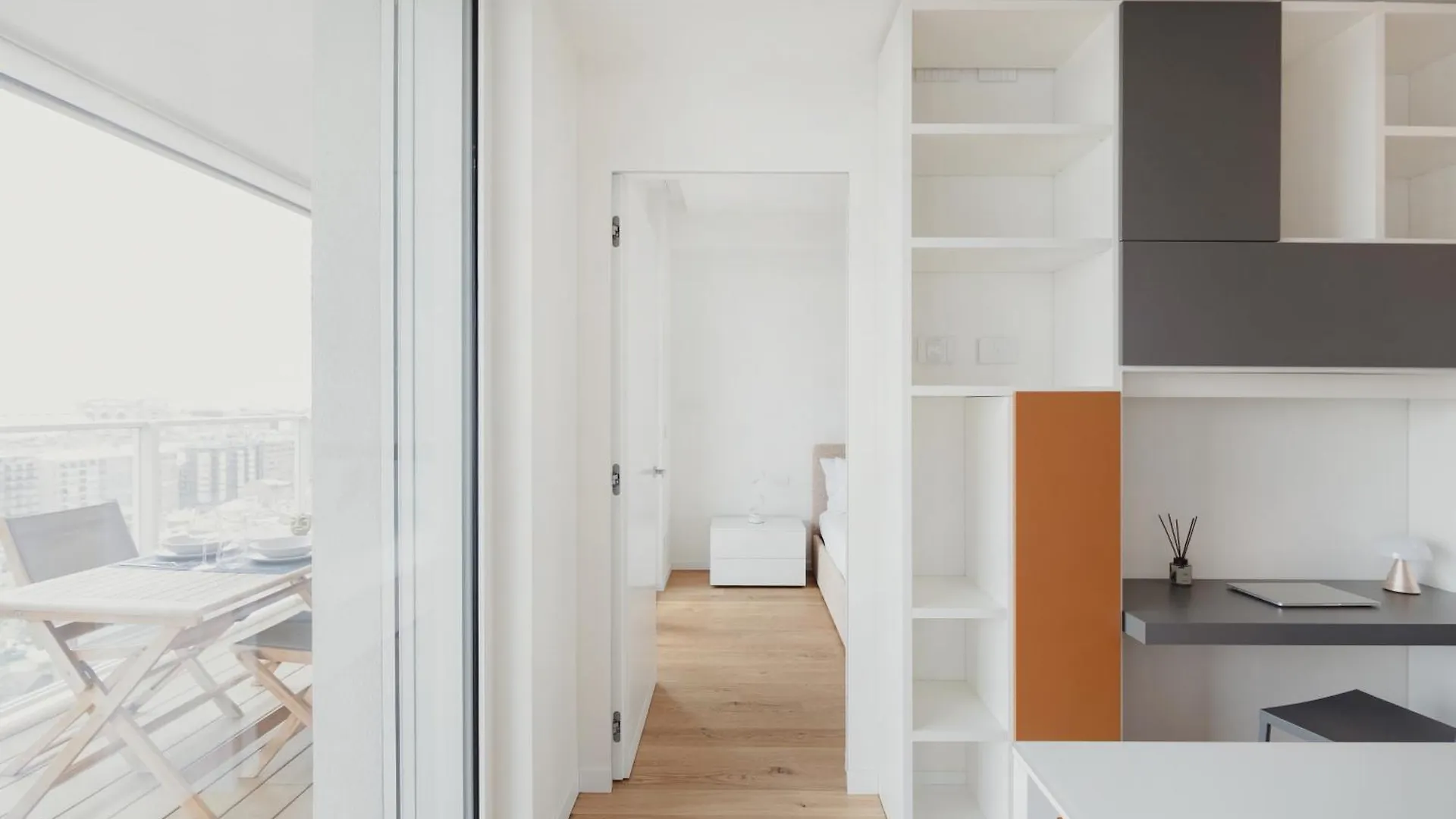 Gohost - Skyline Apartment Walking Distance From Central Station Milão